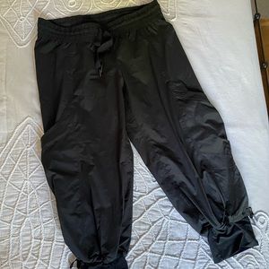 Lululemon dance studio/track jogger capri length